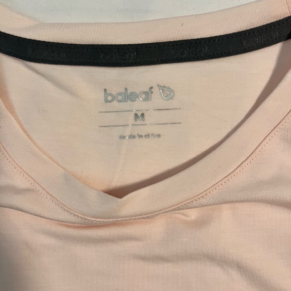Pink cropped athletic shirt - Picture 3 of 3